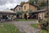 Vendesi struttura ricettiva con centro benessere e campo...