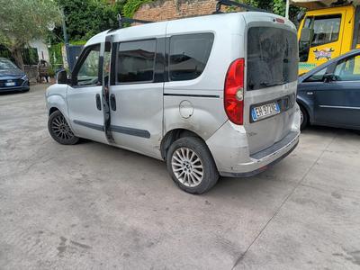 Lotto composto da Fiat Doblò targato EH972NE, immatricolato nel 2011, con percorrenza di circa 379.734 km, e Mercedes-Benz Citan Tourer targato FE259SC, immatricolato nel 2016, entrambi provvisti della sola carta di circolazione. Il Fiat Doblò risulta marciante, mentre il Mercedes-Benz Citan Tourer è non marciante