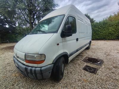 Autocarro Renault Master targato BP127GD, prima immatricolazione 22.11.2000, km percorsi circa 448.430, cilindrata 2799, kW 84, alimentazione a gasolio, cambio meccanico, ultima revisione il 22.08.2018, parabrezza danneggiato, luce di posizione posteriore destra e sinistra mancante, provvisto di n. 1 chiave, provvisto di Libretto di Circolazione  (Lotto 1)