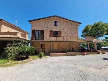 Il compendio appartiene al complesso residenziale sito a...