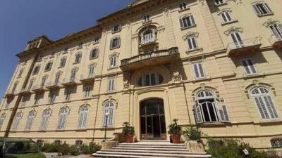 Piena proprietà di complesso immobiliare ad uso terziario - direzionale già denominato “Terminus Grand Hotel Corallo”, posta nel comune di Livorno (LI) Piazza Dante n.19-20 e via Ugo Foscolo n.2-2a-8. dislocato da cielo a sottosuolo sei livelli fuori terra e piano scantinato, con parco ad uso condominiale e posti auto scoperti, censito al nuovo catasto edilizio urbano al Comune di Livorno al Foglio 21 - Particella 213
