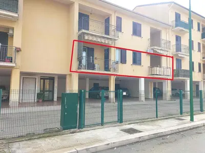 Appartamento per civile abitazione con posto-auto e...