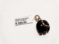 (Lotto n.1756) un ciondolo a forma di elefante in oro...