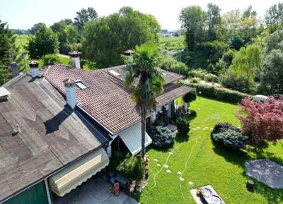 Unità immobiliare residenziale e isolata, con circostante terreno...
