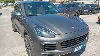 AUTOVETTURA PORSCHE CAYENNE ANNO 2016 GASOLIO LOTTO 3