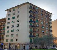 Appartamento posto al piano sesto composto da: corridoio centrale, soggiorno con terrazzo, cucinino di modeste dimensioni con terrazzo, bagno e due camere da letto. oltre a piccola cantina cantina pertinenziale al piano seminterrato. Superficie di ca mq 81,00. Occupato.