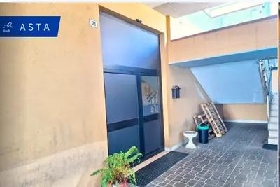 Palestra a Cingoli (MC), via San Giuseppe 71. Periferia collinare....