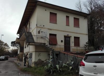 Appartamento di 95 mq di 5 vani corredato di garage di 30mq sito nel Comune di Bucine