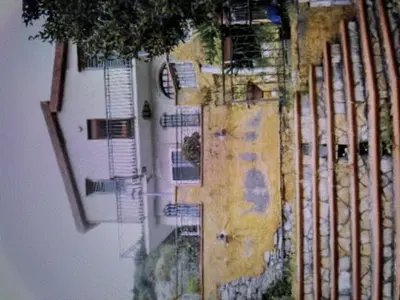 Fabbricato isolato, in Termini Imerese, Contrada Impalastro, ad uso civile abitazione, a due elevazioni fuori terra, composto da cucina, W.C., soggiorno-pranzo e veranda a piano terra; tre vani e ingresso a primo piano. In Catasto Fabbricati al foglio 22, particella 887, realizzato sopra terreno corrispondente alla ex particella 310 del foglio 22 del C.T. con annesso fabbricato rurale diruto riportato nel C.T. al foglio 22 particella 308.