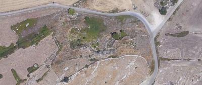 Piena proprietà di un  terreno agricolo sito nel Comune di Ragusa nella contrada Trifondè (od anche c.da Pennino del Monaco).Terreno agricolo di 10.034 mq (catastali), parecchio scosceso e con svariati dislivelli, quasi per niente alberato.  Al Catasto Terreni del Comune di Ragusa al foglio 120 del Comune di Ragusa, distinto in 2 particelle differenti: 88  e 111.