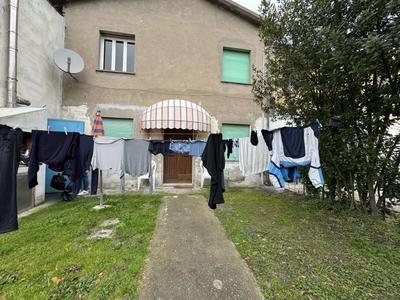 piena proprietà di abitazione di tipo economico con...