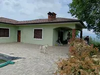 Villetta isolata a due linvelli (S1-T) con corte esterna...