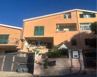 Piena proprietà superficiaria per la quota di 1/1 di un...