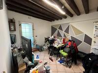 In vecchio complesso edilizio edificato sull’argine del...