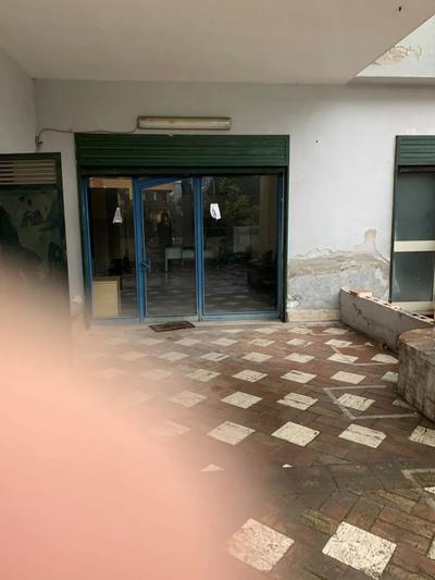 Piena e intera proprietà del seguente immobile sito in Melito di Napoli alla via Enrico de Nicola n. 3: Locale commerciale al piano T, interno 7, scala A, lotto A, sup. cat. 430 mq