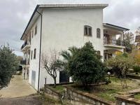 Unità immobiliare sviluppata su due piani oltre al...