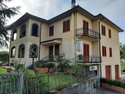 Piena proprietà della civile abitazione posta in Vicchio (FI), Via Cavour n. 88.