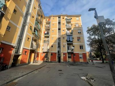 unità immobiliare ad uso residenziale senza riscaldamento posta al secondo piano di palazzina di 6 piani fuori terra, di circa 50 mq composta di ingresso, soggiorno, cucina, una camera, un bagno e un balcone. Di pertinenza un solaio al piano sesto.