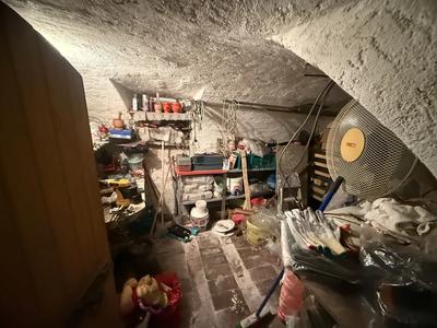 Abitazione di tipo economico - Appartamento distribuito su due livelli oltre...
