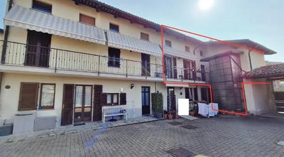 Rif. 24 - Appartamento al primo piano oltre sottotetto e...
