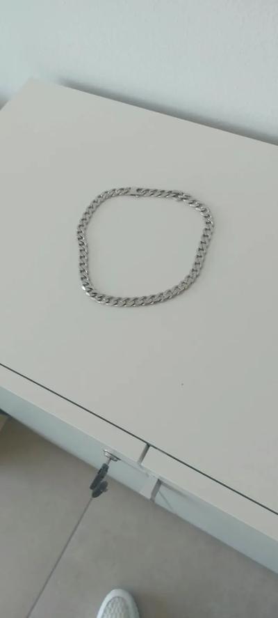 UNA COLLANA D'ARGENTO