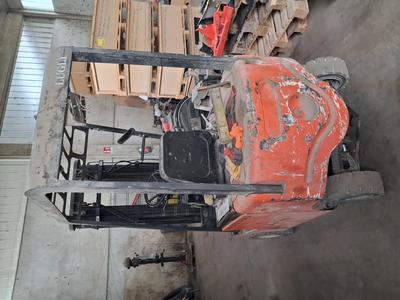 LOTTO 5: CARRELLO ELEVATORE MARCA LUGLI , ELETTRICO, CON MONTANTE TRIPLEX
