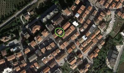 Diritti di piena proprietà 1/1 su locale ad uso laboratorio sito al piano terra nel comune di Montegranaro via Alessandro Manzoni n. 58 meglio individuato al NCEU del Comune di Montegranaro al Foglio 15, Particella 432, sub 13, categoria C/3, Classe 3, consistenza mq 74, superficie catastale 87 mq totale.