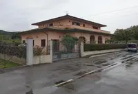 Villa singola su due piani con corte privata, piscina,...