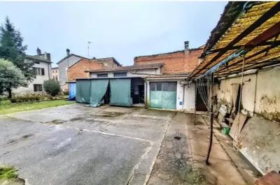 Complesso residenziale in stato di abbandono sito a...