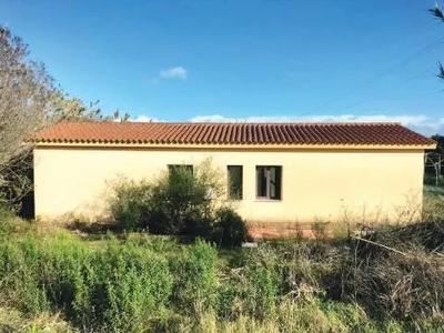 Fabbricato destinato a magazzino con terreno circostante...