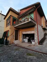 fabbricato indipendente, ubicato in un contesto...