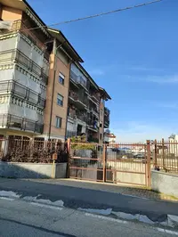 al piano interrato: un locale ad uso magazzino o...