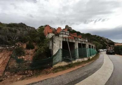 LOTTO N. 1 - Area edificabile con fabbricato al rustico sita in Comune di Trinità d'Agultu e Vignola, località Costa Paradiso. 