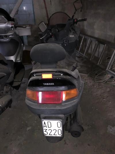 MOTOCICLO YAMAHA 4UC YP 250, TARGA AD03220, TELAIO JYAUC00000041354, ALIMENTAZIONE BENZINA, IMMATRICOLATO IL 04/06/1997, CV 5, KW 14,70, KM 12.366