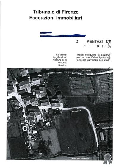 Complesso edilizio ubicato in Vinci, via Valinardi, costituito da più corpi di fabbrica edificati in aderenza con due abitazioni per complessivi vani dieci, sette magazzini di cui i due al piano primo potranno essere ripristinati a scopo residenziale, una volumetria diruta che, se rimossa, permetterà l’ampliamento dell’esistente per circa mq. 17, oltre ad appezzamento di terreno agricolo di superficie catastale di mq. 170.