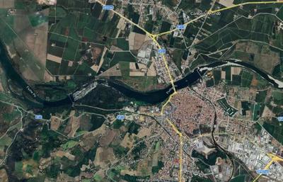 Complesso rurale composto da un fabbricato principale costituito da una porzione abitativa oltre a depositi e tettoie.