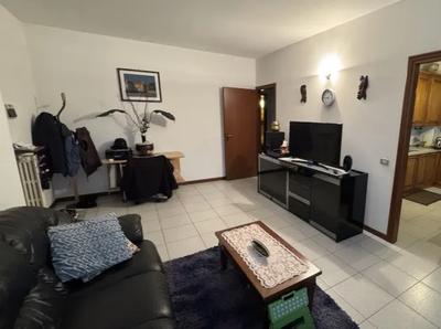 -Piena proprietà per la quota di 1000/1000 di appartamento sito in Castiraga...