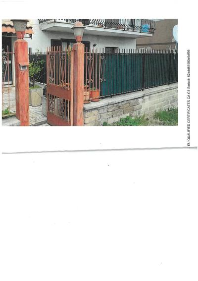 Appartamento ubicato a Colleferro (RM) - VIA CRISTOFORO COLOMBO, 39, interno 4, piano T, composto di tre vani ed accessori con annessa corte di pertinenza esclusiva. Già identificato al catasto Fabbricati del Comune di Colleferro al Foglio 9, Part. 1088 Sub. 503; Oggi al Foglio 9, Part. 1088 sub 504, cat. A/3, consistenza 4,5 vani, rendita € 302,13 e Foglio 9, Part. 1088 sub 505, c.cat. F/1, consistenza 65 mq.