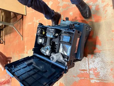  in blocco attrezzature di misurazione (rif inv 19*) tra cui Luxmetro Digitale LX350 asita,luxmetro eld90, cercafughe gas Testo 316-4, rilevatore perdite elettronico ecc.; attrezzature varie (beniinventariati dal n 100 al n. 119 e dal n. 125 al 129) tra cui avvitatore, trapano, cassetta attrezzi, compressoreecc.; tutto meglio descritto nell’elenco allegato