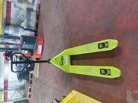 Lotto 14: N. 1 transpallet manuale marca Hyster portata...