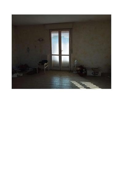 Piena proprietà di 3 porzioni di fabbricato: A - 103,93 mq composto da al PT soggiorno, cucina e bagno, al P1 camera, ripostiglio e balcone, al P2 camera e balcone. B - 54,79 mq composto da al PT lavanderia e ripostiglio, al P1 ripostiglio, camera e balcone. C - 116,96 mq composto da al PS1 cantina, al PT cucina, al P1 camera e vano scala e al P2 soggiorno e vano scala