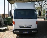 Vendita di vari lotti comprendenti: autoveicoli commerciali, muletto elettrico, transpallet elettrici e manuali, celle frigorifere, banconi e lavello in acciaio, confezionatrice sottovuoto, scaffalatura per stoccaggio merce, arredamenti per uffici, gruppo elettrogeno industriale.