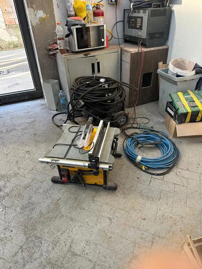 attrezzature e utensili da cantiere (trapani, mole, seghetti,...