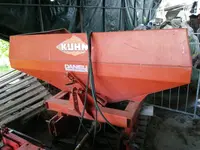 Spandi concime marca Kuhn