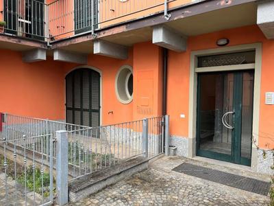 Appartamento arredato con cantina e box doppio siti in Codogno, Cascina...