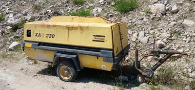- UN MOTOCOMPRESSORE GOMMATO ATLAS COPCO  XAS 230-MATRICOLA...