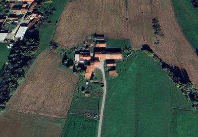 Piena proprietà per l’intero (1/1) nel Comune di Beinette (CN) di un compendio immobiliare sito in località Cascina Serro delle Vedove, Via Vecchia di Pianfei n. 57, costituito da un fabbricato civile terra-cielo e da alcuni appezzamenti di terreno agricolo adiacenti di natura pertinenziale, formanti un corpo unico.