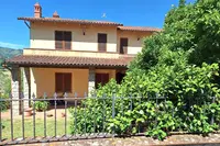 Villetta in Cavriglia (AR), via Monteriani 14. Periferia...