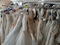 LOTTO 18: N.49 ABITI DA SPOSA