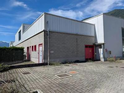 Piena proprietà capannone industriale che si sviluppa su due piani fuori terra ed uno interrato, della superficie commerciale di 3.513,13 mq., così catastalmente composto:Piano interrato: cunicoli...